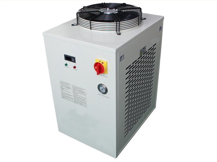 UV LED固化光源設(shè)備的三大配置照射頭、水冷機(jī)、電源驅(qū)動(dòng)